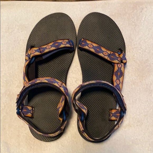 poshmark tevas